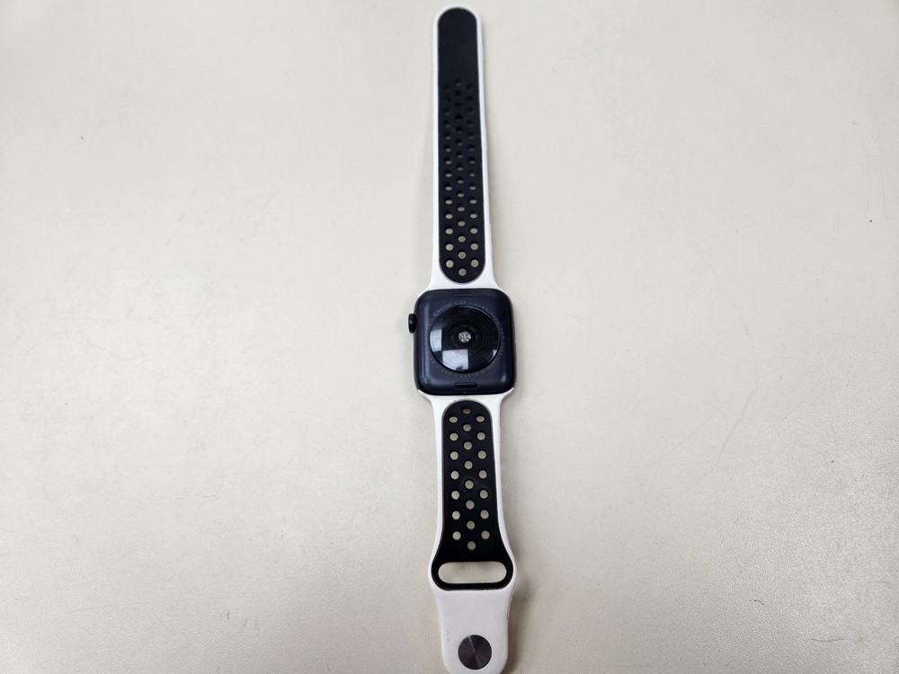 Смарт-часы Apple Watch SE 2022 44mm