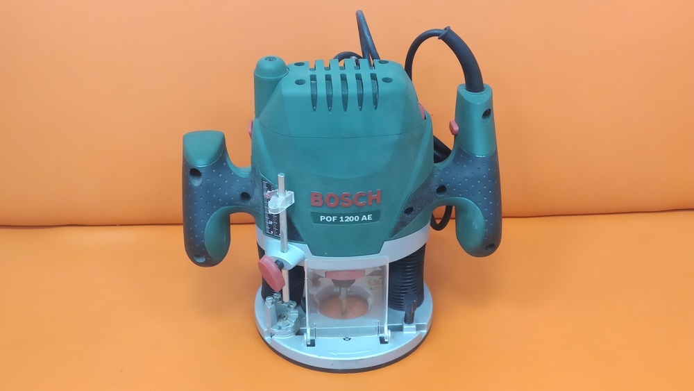 Фрезер Bosch POF 1200AE