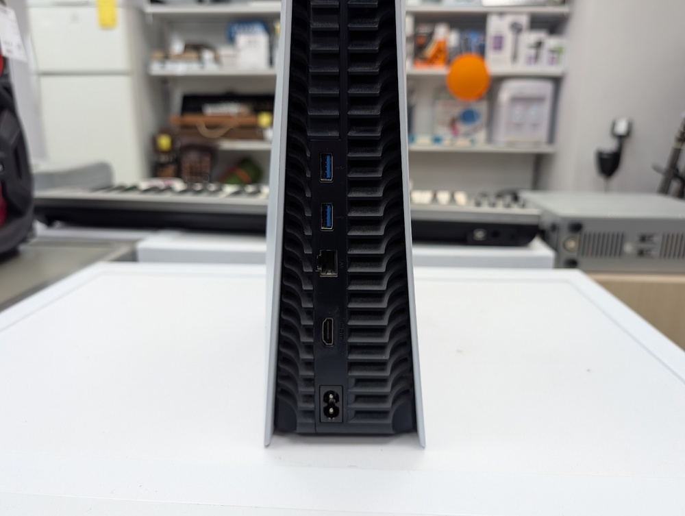 Игровая приставка PlayStation 5 825Gb (С дисководом)