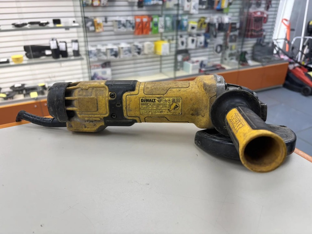 Угловая шлифмашина Dewalt DWE4257-KS