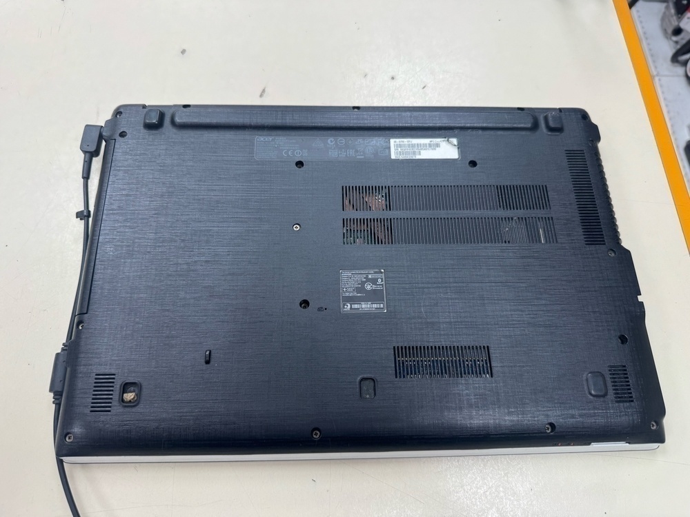 Ноутбук Acer Aspire E5-573 Series; Core i3-5005U, GeForce 920M, 8 Гб, 120 Гб, 1 Tb