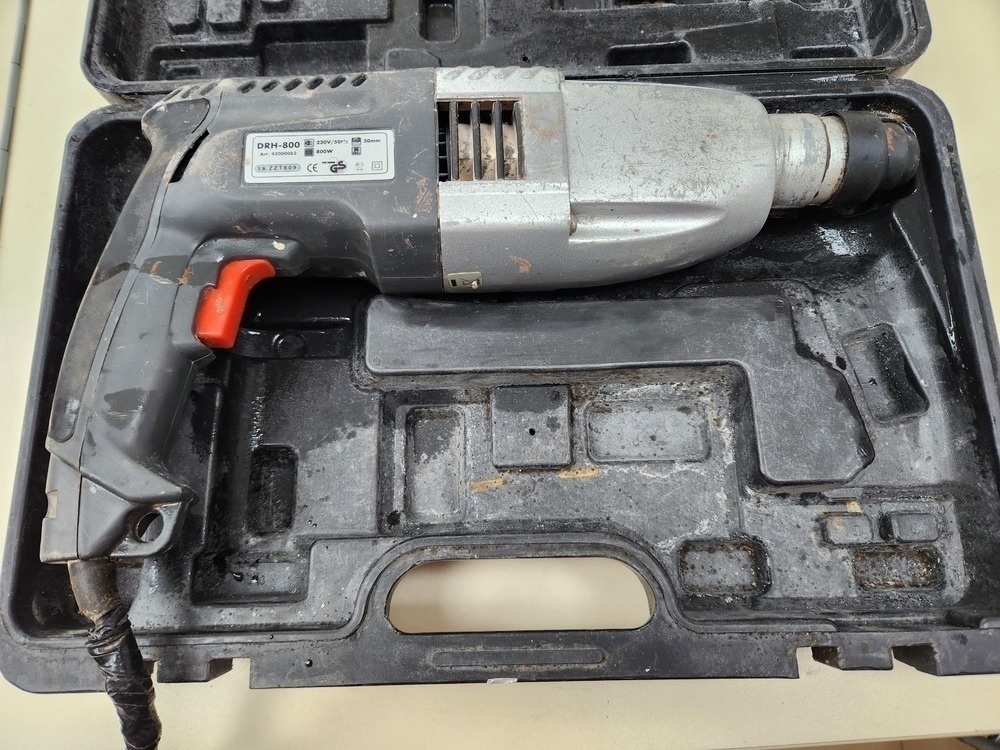 Перфоратор Defort DRH-800N-K