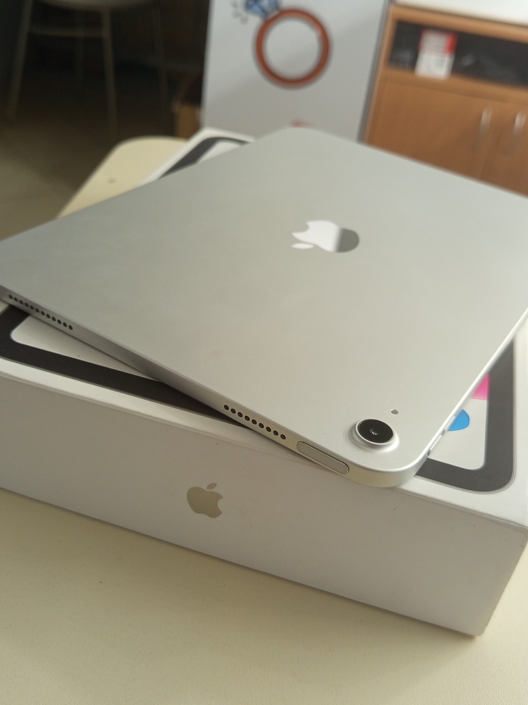 Планшет Apple iPad 11 256 ГБ (A16) 2025 A3354 (Wi-Fi)