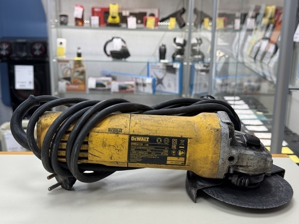 Угловая шлифмашина Dewalt DWE 4119-KS