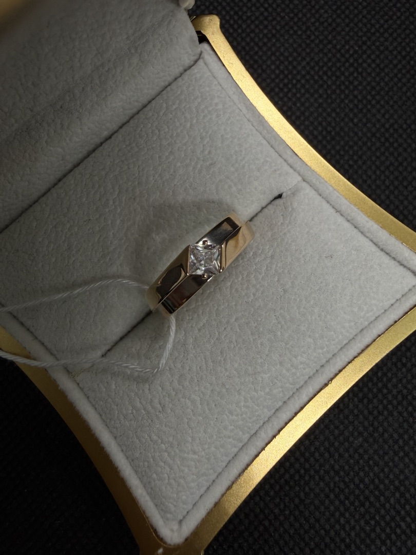 КОЛКМ585 КОЛЬЦО С КАМНЕМ (Au 585)