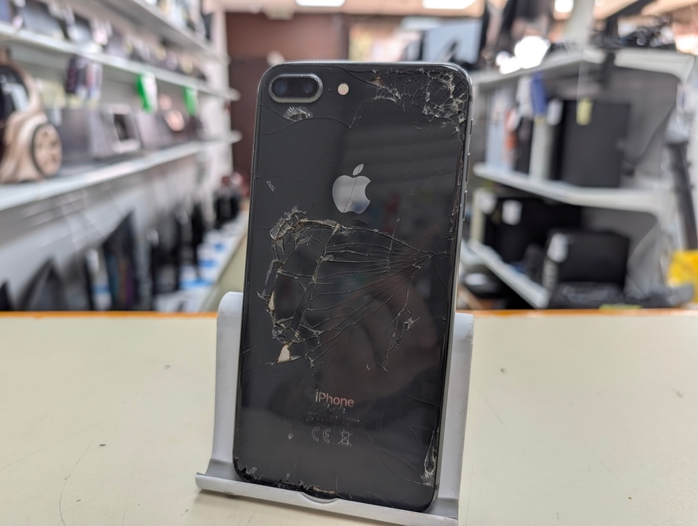 Смартфон Apple iPhone 8 Plus 64Gb