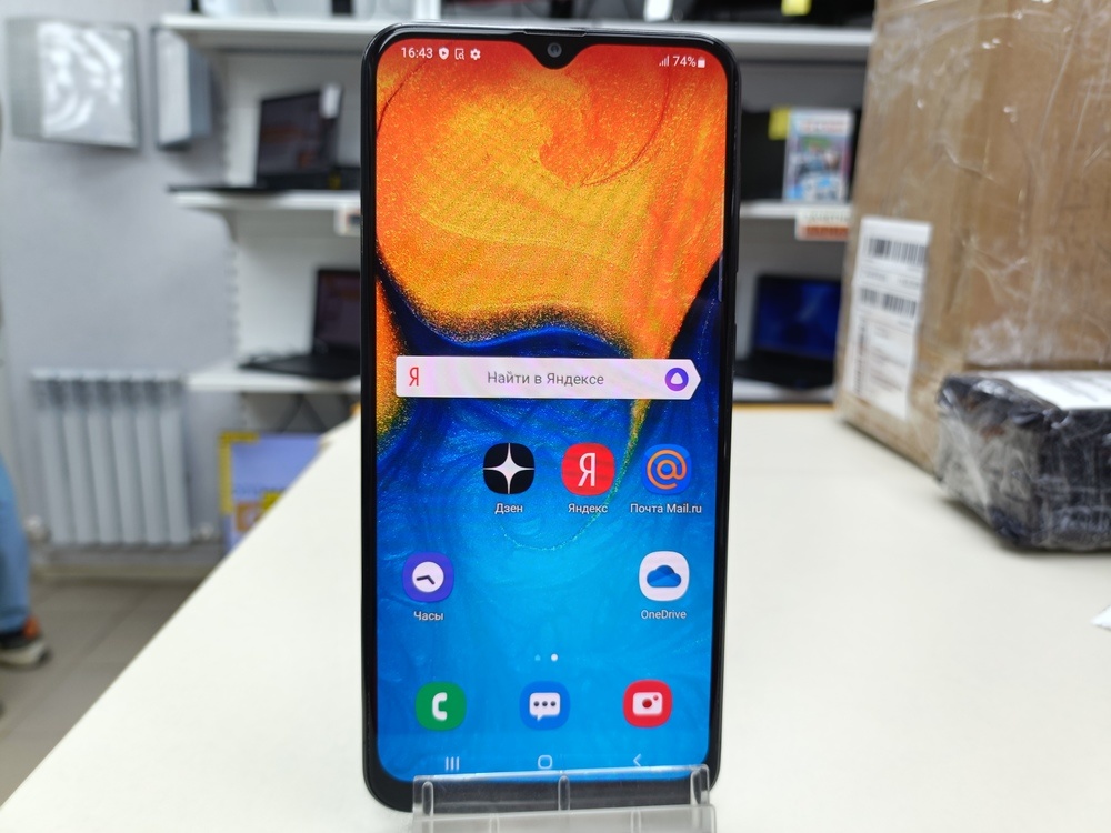 Смартфон Samsung Galaxy A20 3/32