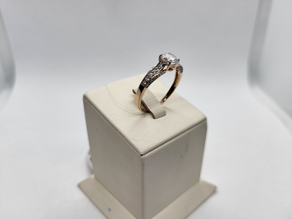 КОЛЬЦО С КАМНЯМИ (Au 585)