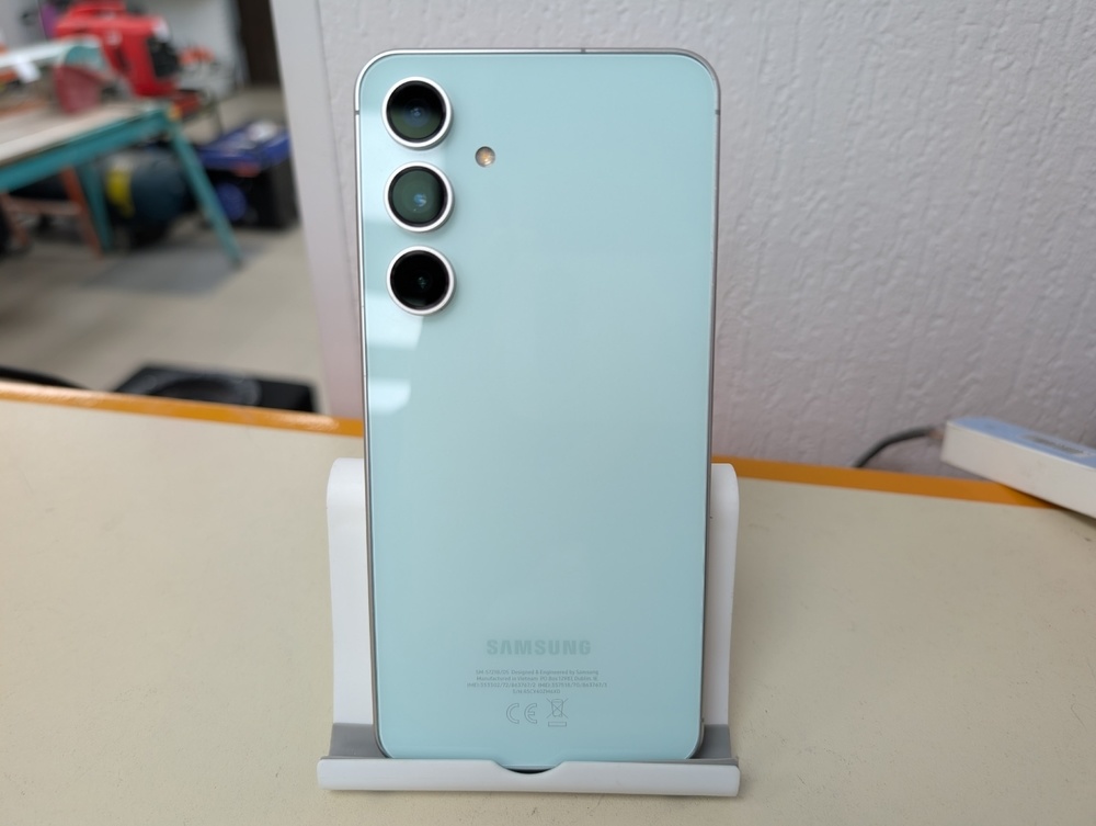 Смартфон Samsung Galaxy S24 FE 8/256