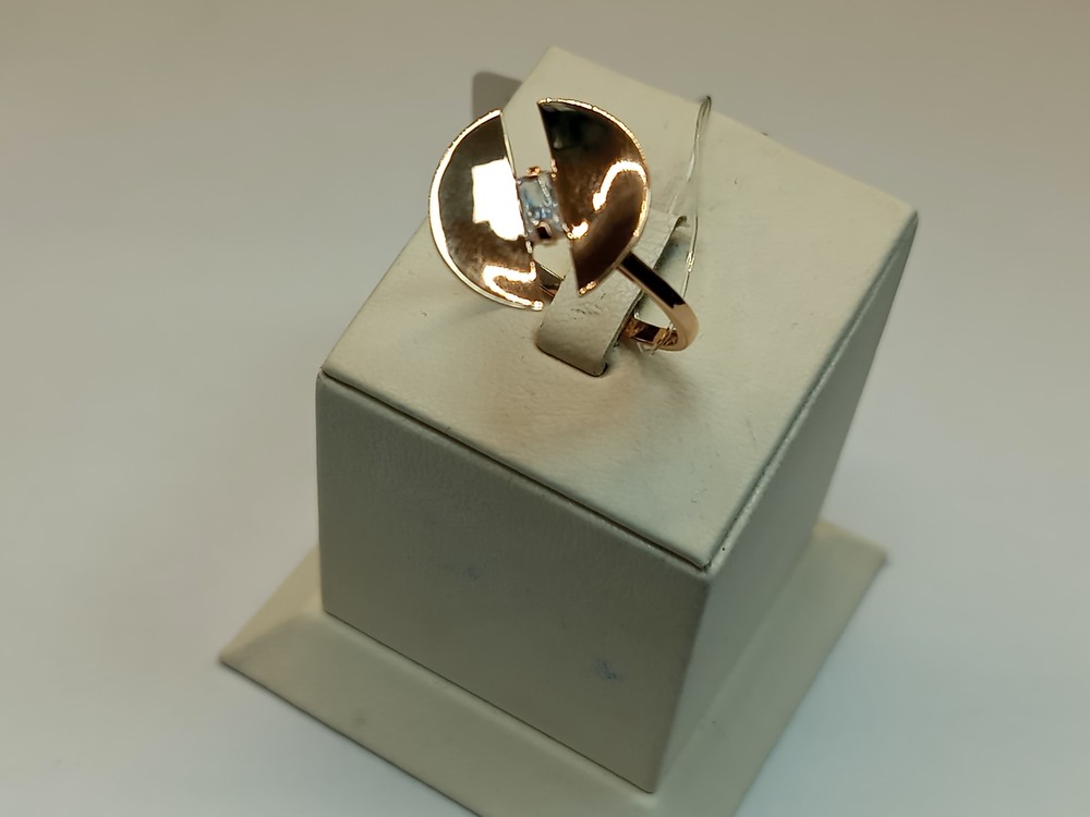 КОЛЬЦО С КАМНЯМИ (Au 585)