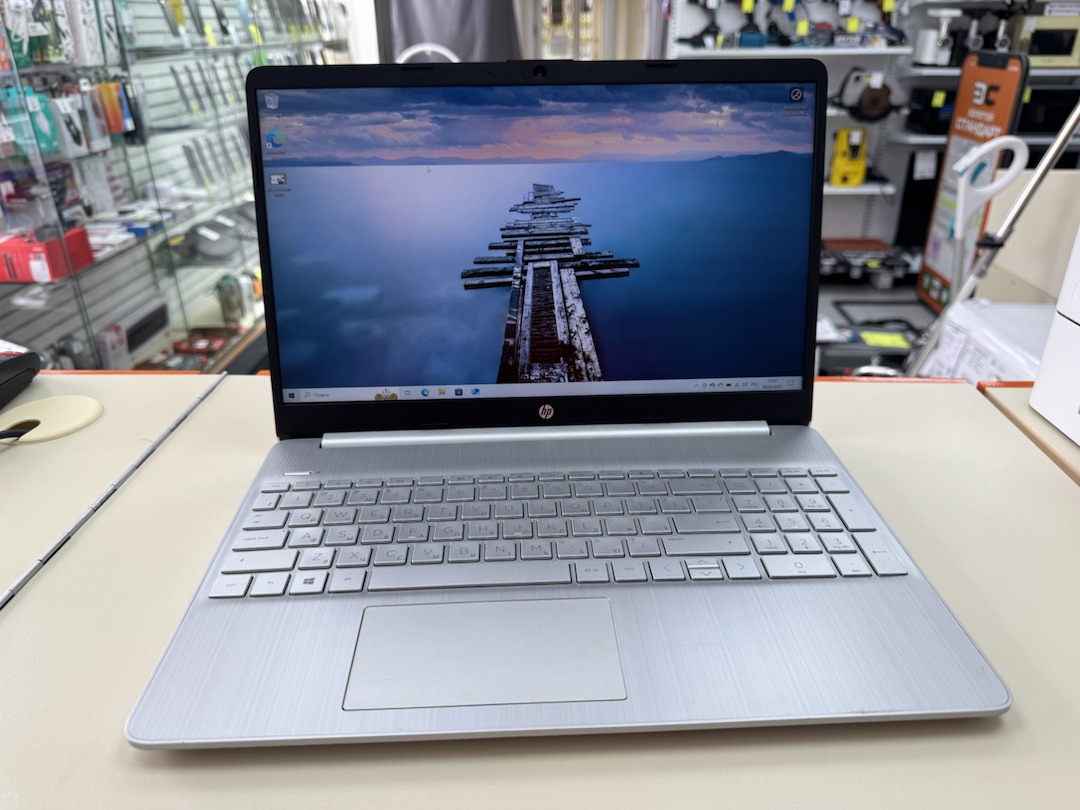 Ноутбук HP 15s-eq1353ur; Athlon 3150, Radeon Vega 3, 4 Гб, 128 Гб, Нет