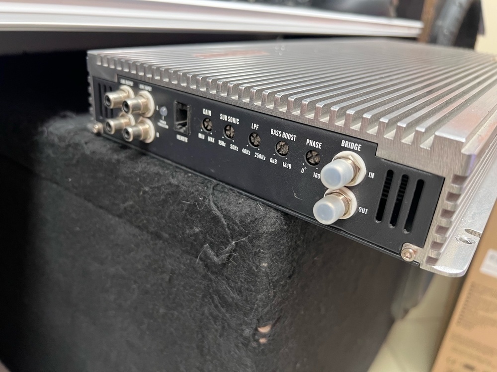 Усилитель моноблок SWAT SBT-1.3000DF