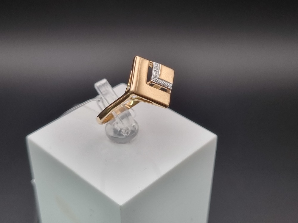 КОЛЬЦО С КАМНЯМИ (Au 585)