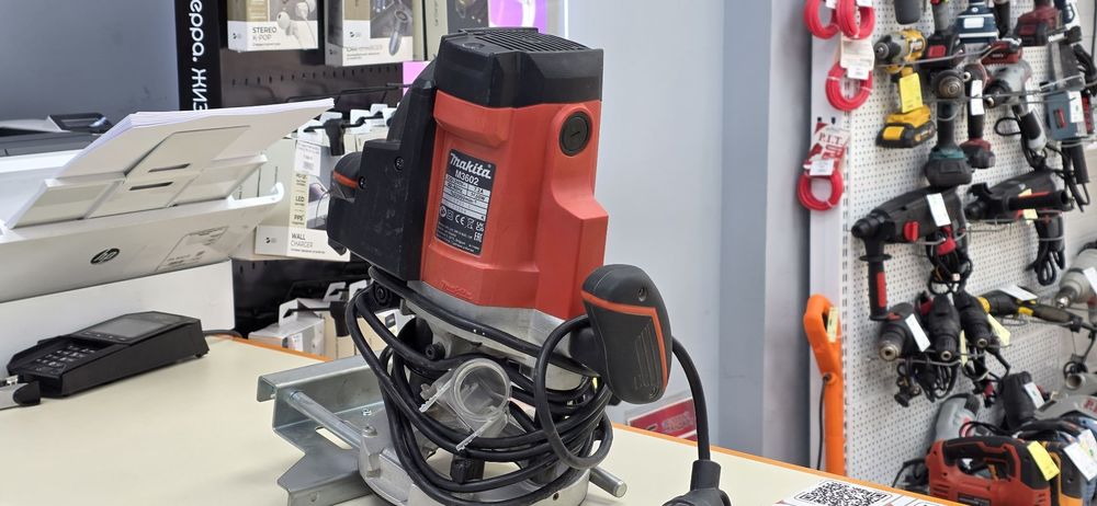 Фрезер Makita M3602