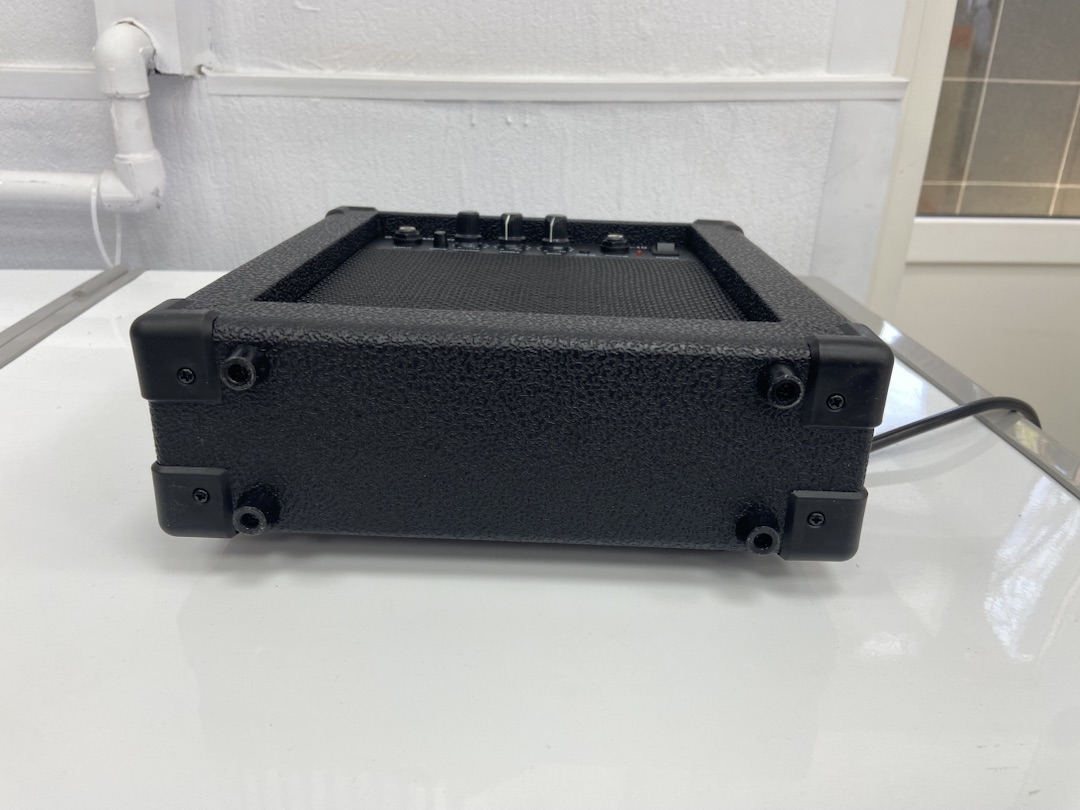 Комбоусилитель для гитар Rocket GA10