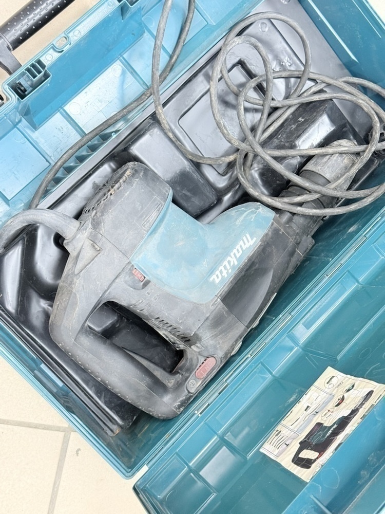 Перфоратор Makita HR4000C