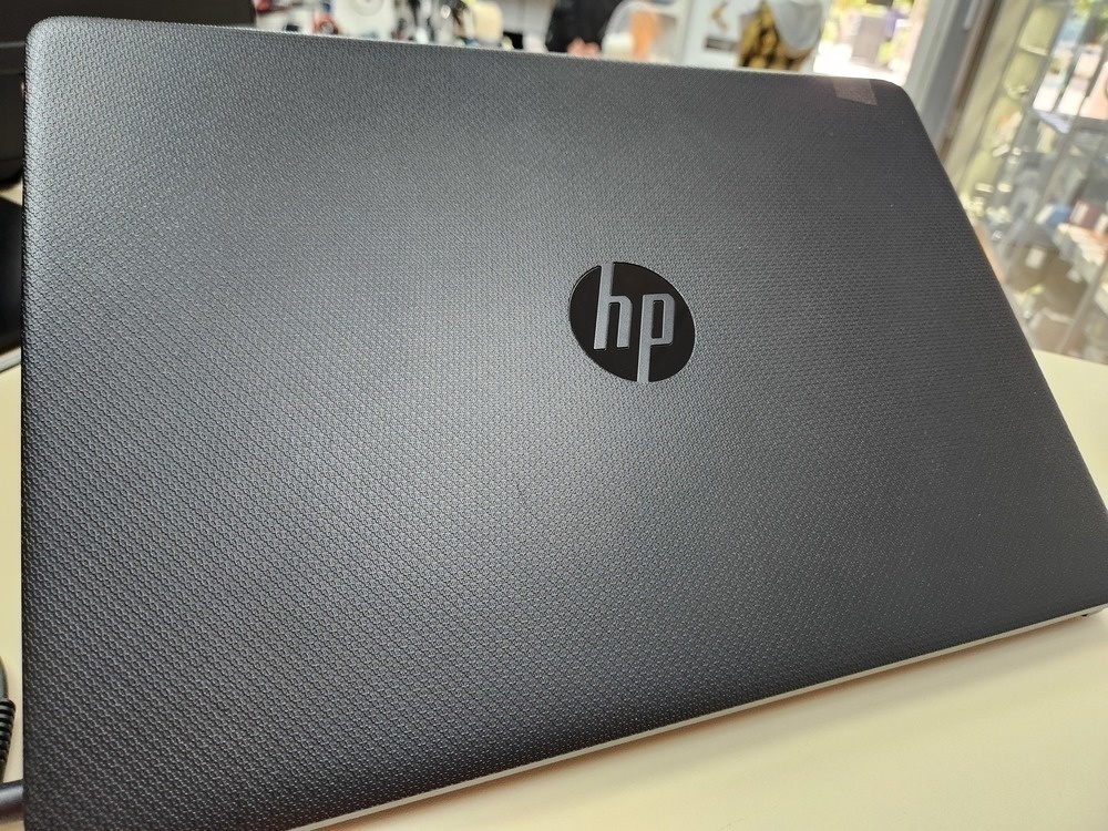 Ноутбук HP Laptop-H4RJRDQB; Core i5-1135G7, Iris(R) Xe Graphics, 8 Гб, 256 Гб, Нет