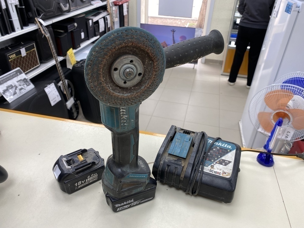 Угловая шлифмашина Makita DGA504