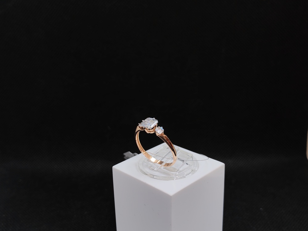 КОЛЬЦО С КАМНЯМИ (Au 585)