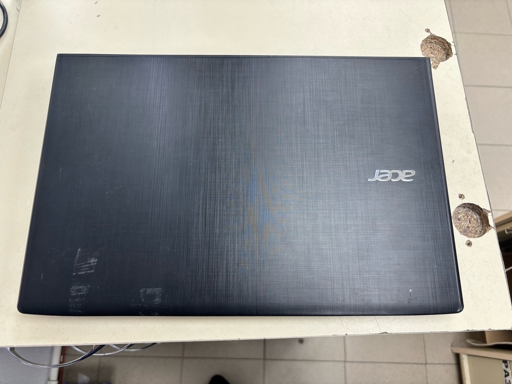 Ноутбук Acer; Core i3-6006U, GeForce 940MX, 4 Гб, 120 Гб, Нет