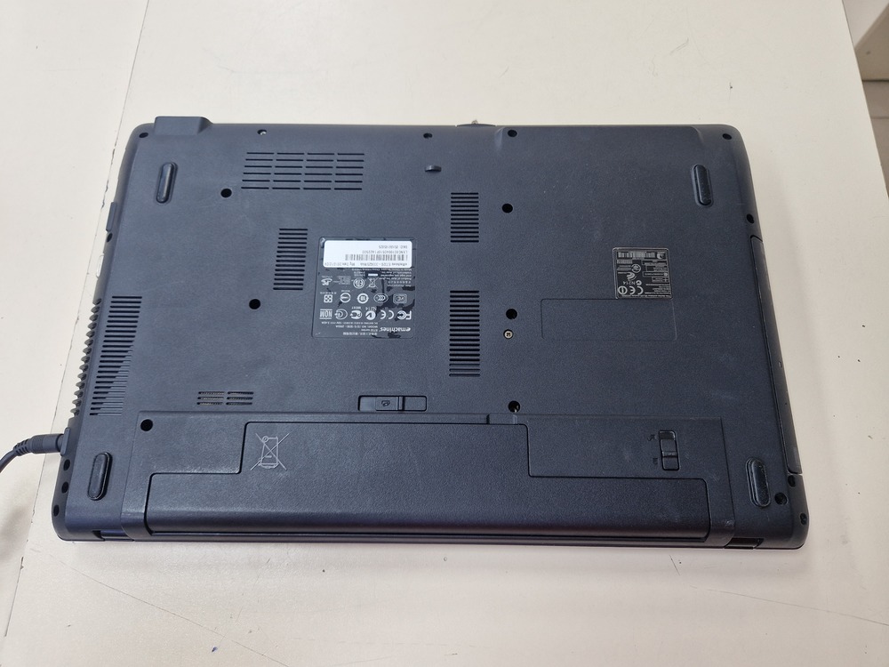 Ноутбук eMachines; Core i3-330M,  Intel(R) Graphics, 3 Гб, Нет, 240 Гб