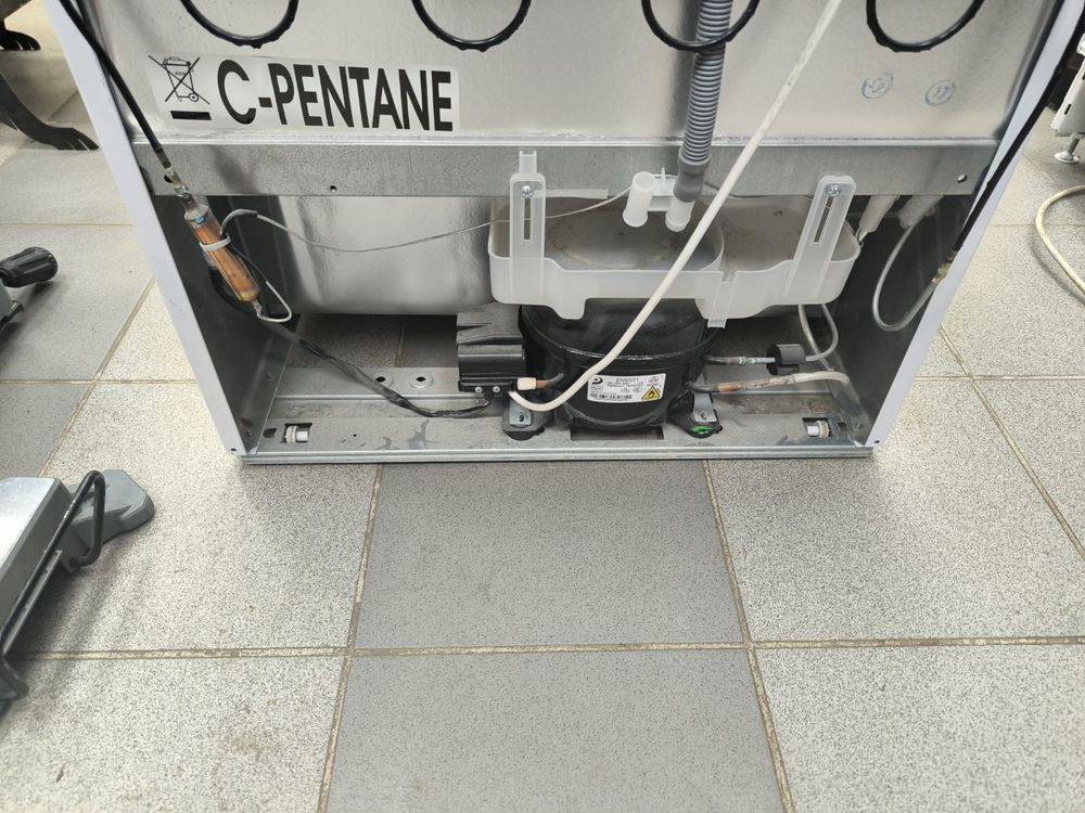 Холодильник Indesit ds318w;