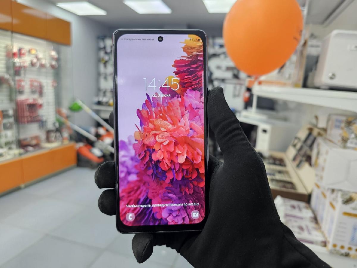 Смартфон Samsung Galaxy S20 FE 6/128