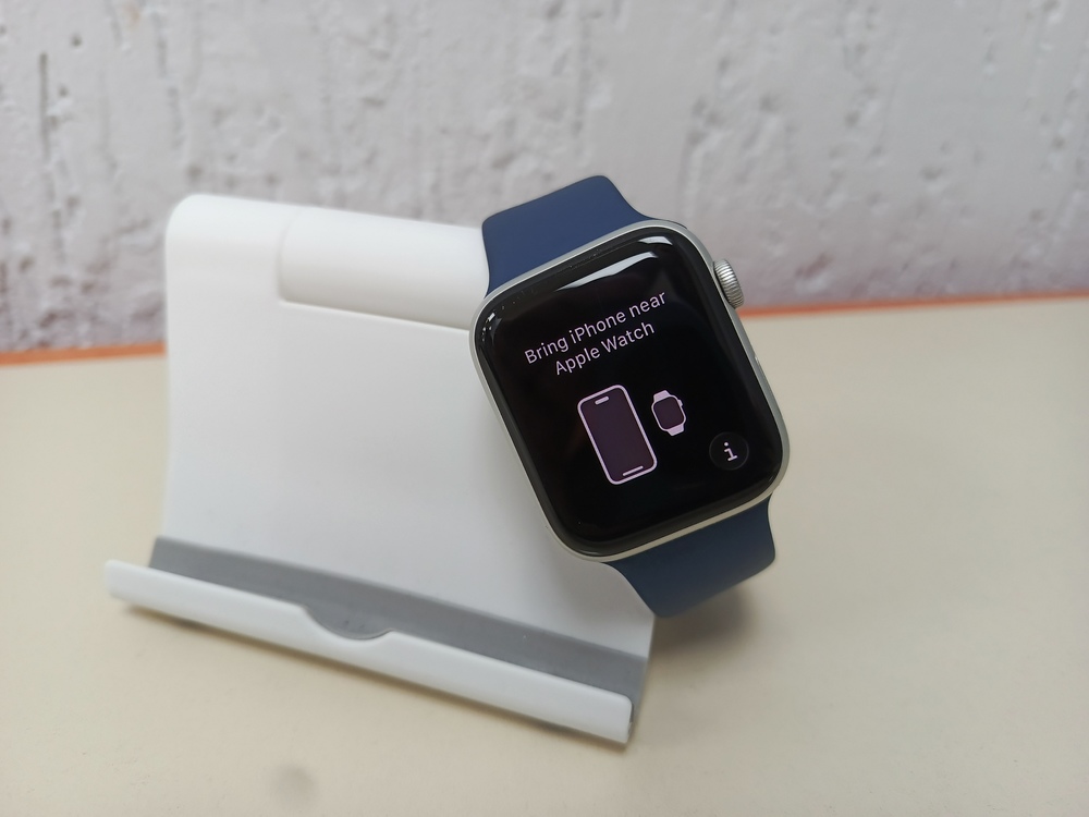 Смарт-часы Apple Watch SE 2022 44mm