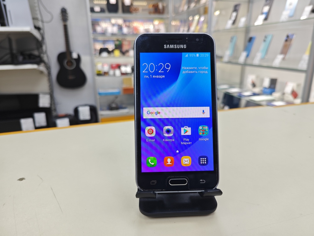 Смартфон Samsung Galaxy J1 2016 1/8