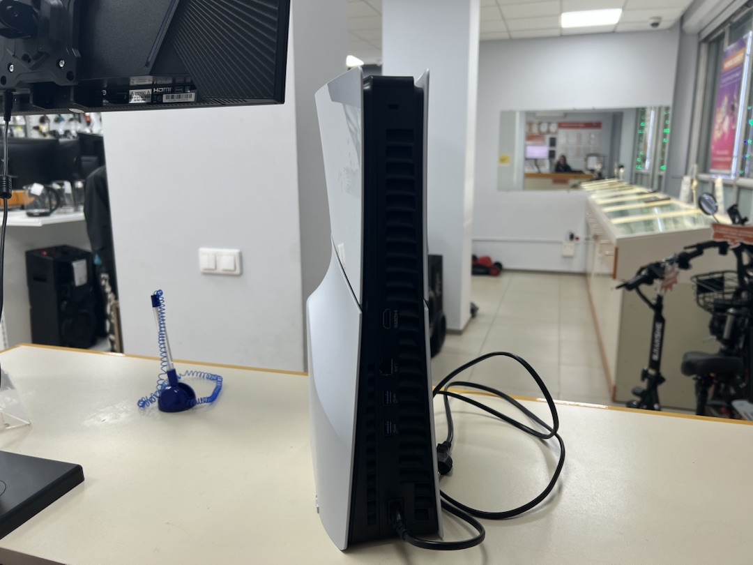Игровая приставка PlayStation 5 825Gb (С дисководом)