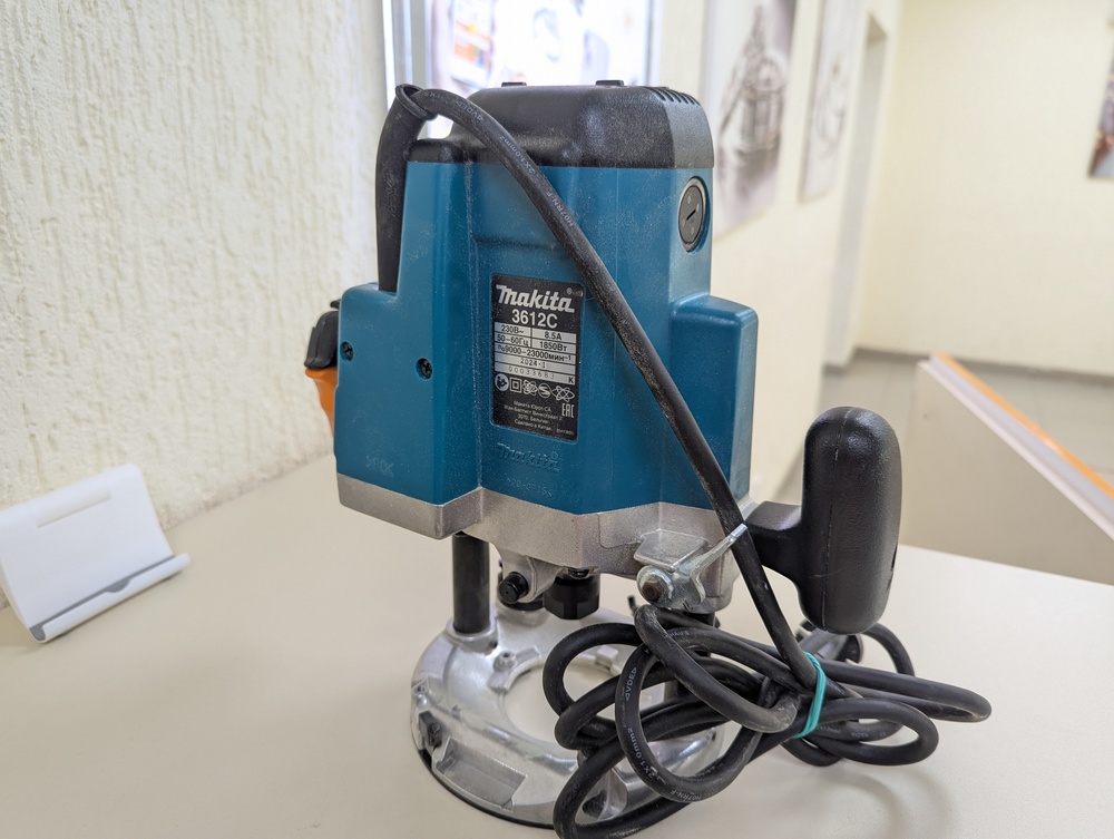 Фрезер Makita 3612С