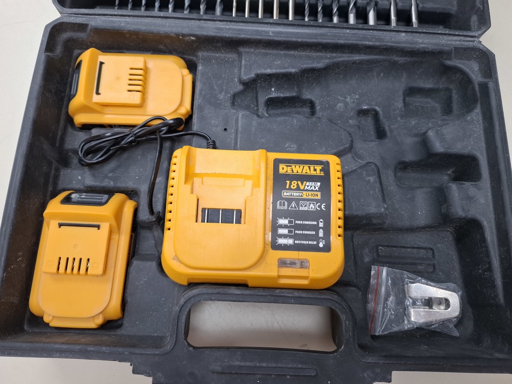 Шуруповерт Dewalt 18V XR;