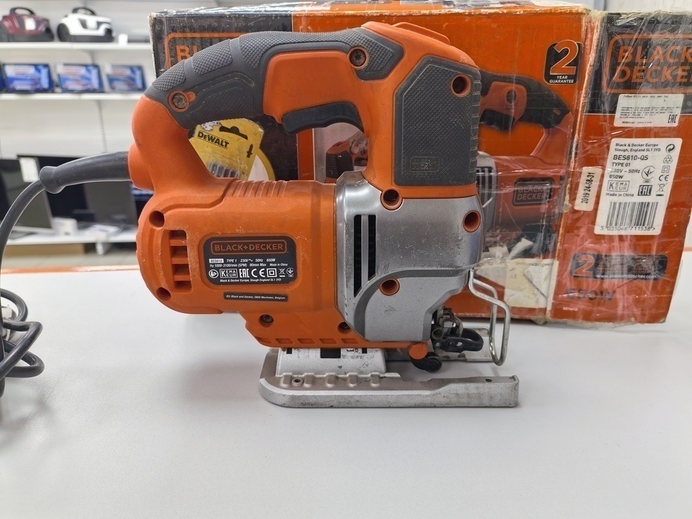 Лобзик Black & Decker BES610;