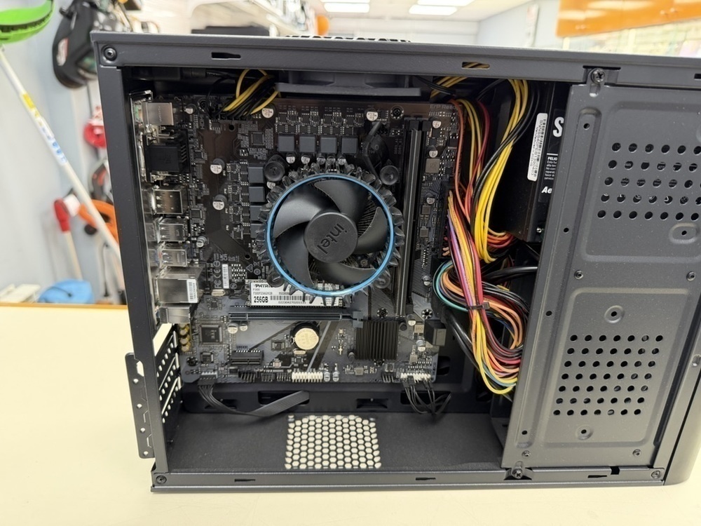 Системный блок Aero Cool; I3-12100, Intel UHD Graphics 730, 8 Гб, 256 Гб, Нет