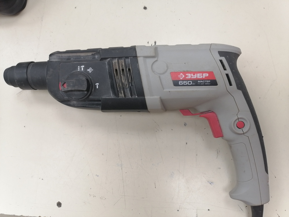 Перфоратор Зубр П-22-650