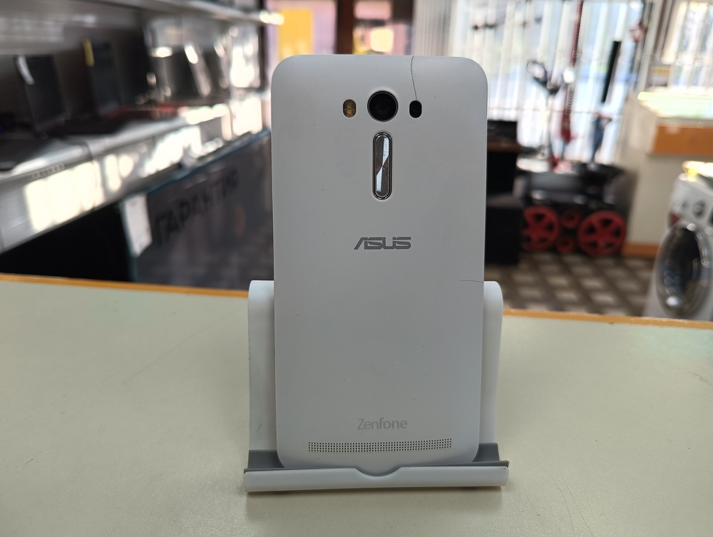 Смартфон Asus Z00LD