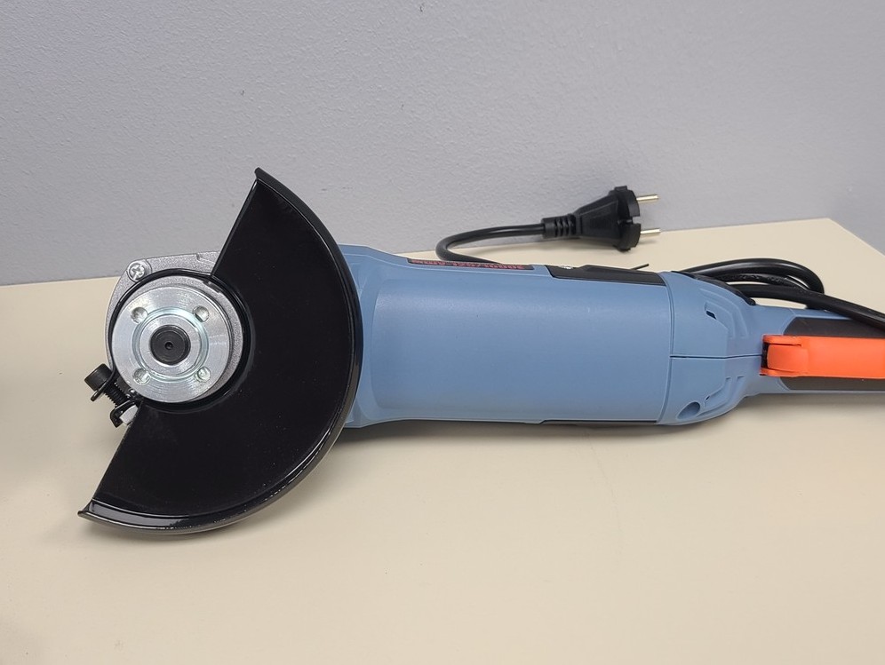 Угловая шлифмашина Электроприбор УШМ-125/1000Е