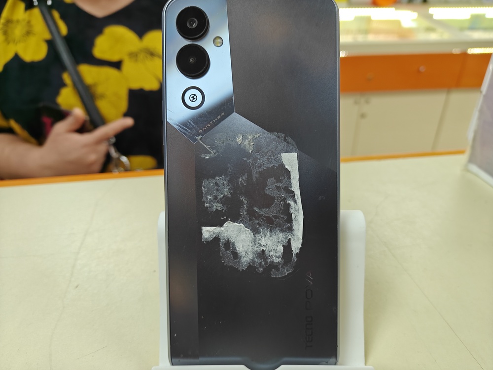 Смартфон Tecno Pova 4 8/128Gb
