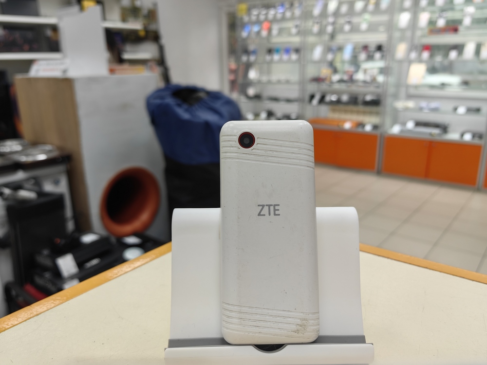 Мобильный телефон ZTE F327