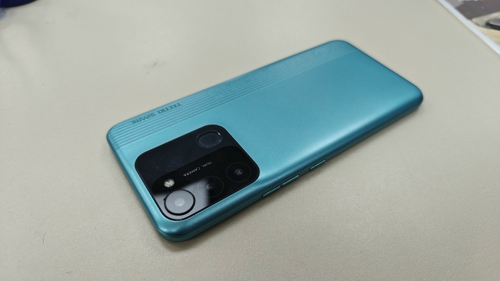 Смартфон Tecno Spark 8C 4/64