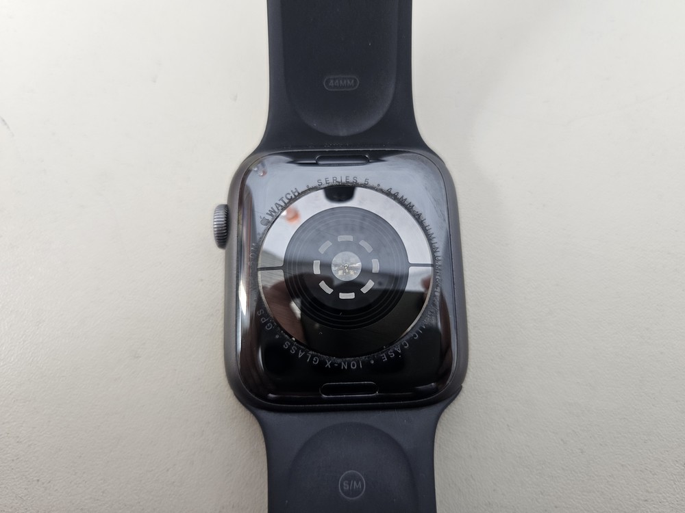 Смарт-часы Apple Watch Series 5 44 мм