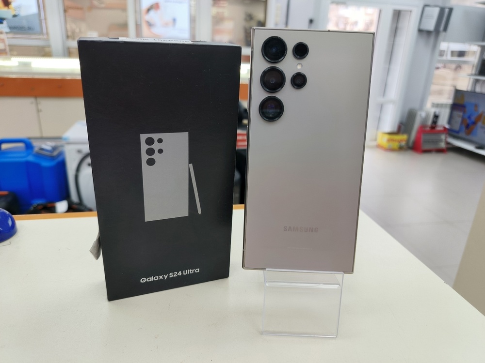 Смартфон Samsung Galaxy S24 Ultra 12/256