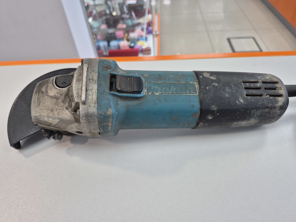 Угловая шлифмашина Makita 9558HN
