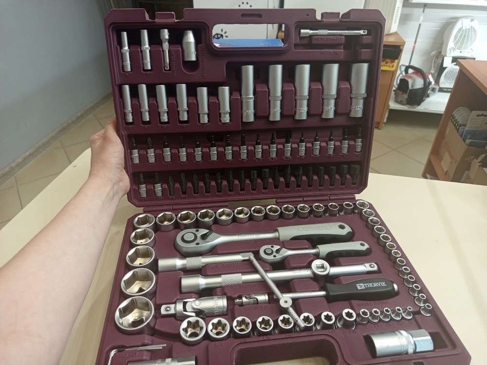 Набор инструментов Thorvik TS082 универсальный 1/4, 1/2 DR