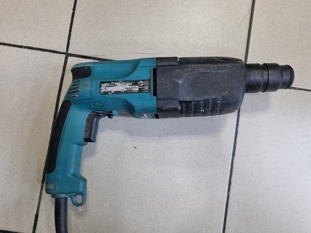 Перфоратор Makita HR2470