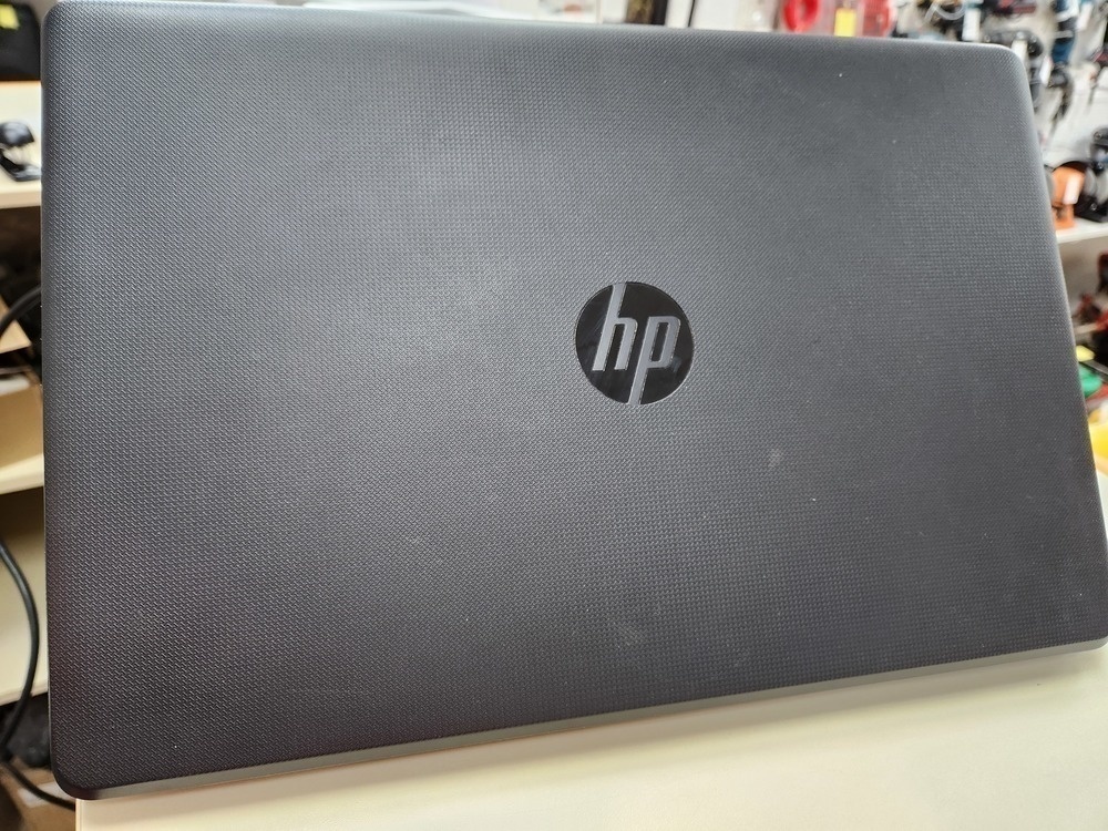 Ноутбук HP; Core i3-5005U, Intel HD Graphics 5500, 4 Гб, 500 Гб, Нет
