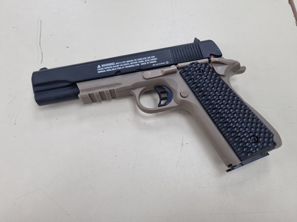 Пневматика Пистолет Crosman COLT