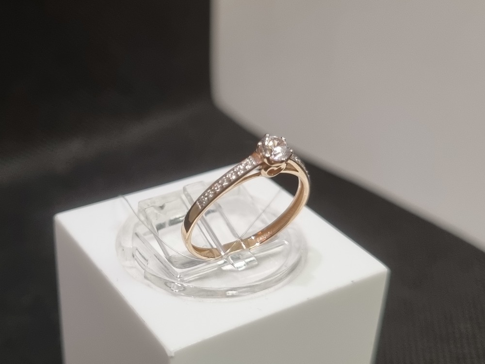 КОЛЬЦО С КАМНЯМИ (Au 585)