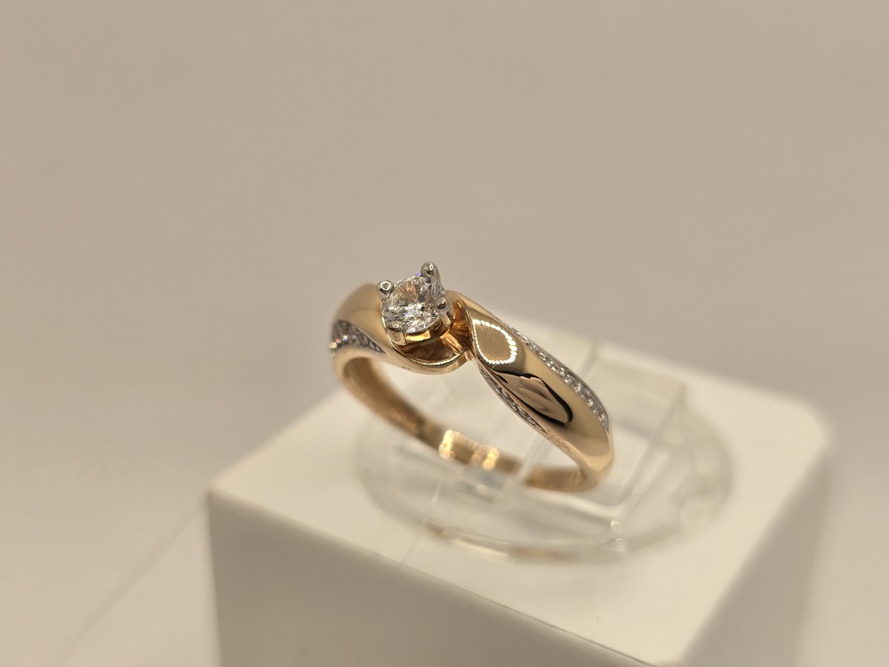 КОЛЬЦО С КАМНЯМИ (Au 585)