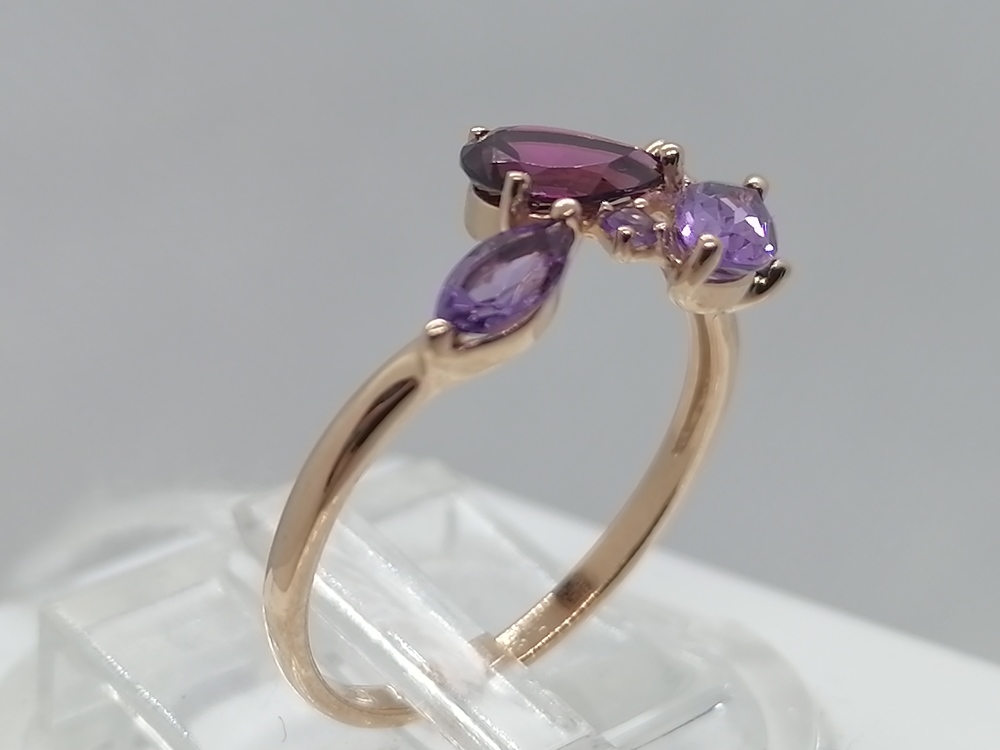 КОЛЬЦО С КАМНЯМИ (Au 585)